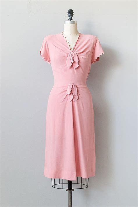 vintage 1940s pink rayon dress with bows vintage inspired outfits