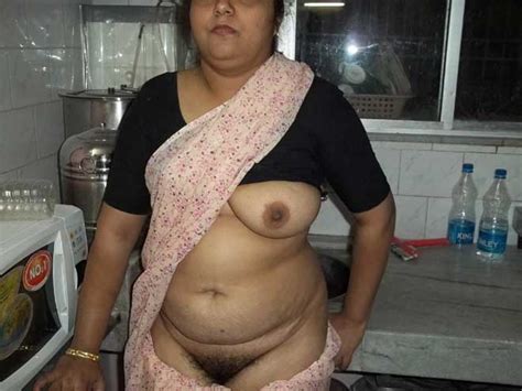 hot indian mom ne nokar ko hairy chut dikhai antarvasna photos