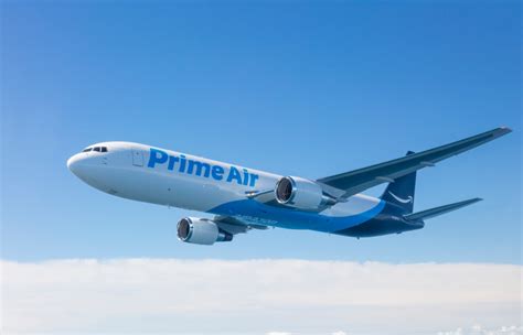 amazon continues  expand  transportation fleet  purchased aircraft