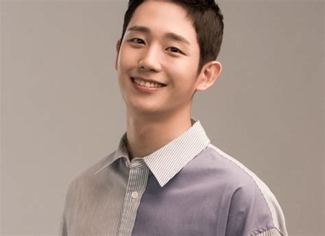 Jung Hae In Shows Affection To His Well Loved First