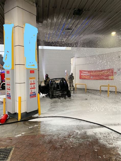 auto schiet  brand bij tankstation brussel hlnbe