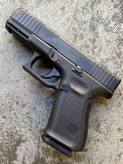 Glock 19 Gen 5 9mm With Front Cocking Serrations Boresight Solutions