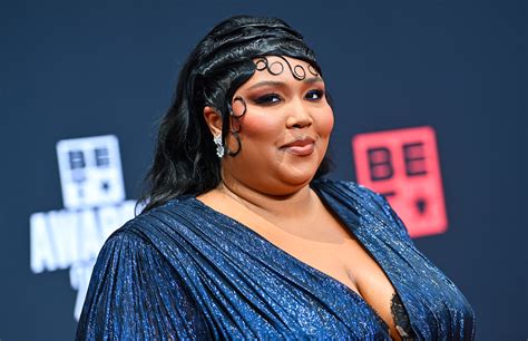 lizzo update special singer  face trial   dancers