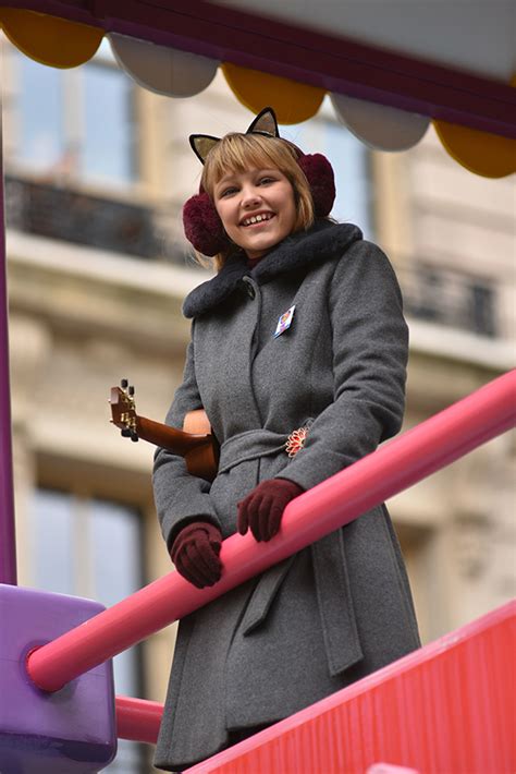 grace vanderwaal s performance at macy s parade sings ‘i don t know my name hollywood life