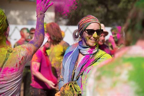 How To Experience Holi Indian Festival
