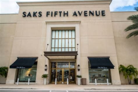 saks  avenue  split  luxury department stores website
