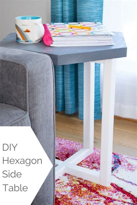 diy meubles ajoutez une touche moderne  votre salon avec cette table dappoint diy hexagonale