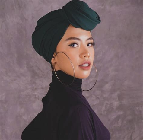 gaya terbaru  warna jilbab  cocok buat kulit gelap