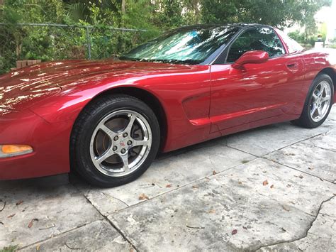 magnetic red  detailed  rcorvette