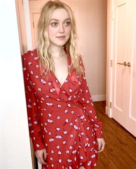 49 dakota fanning sexy pictures will hypnotise you with her beauty