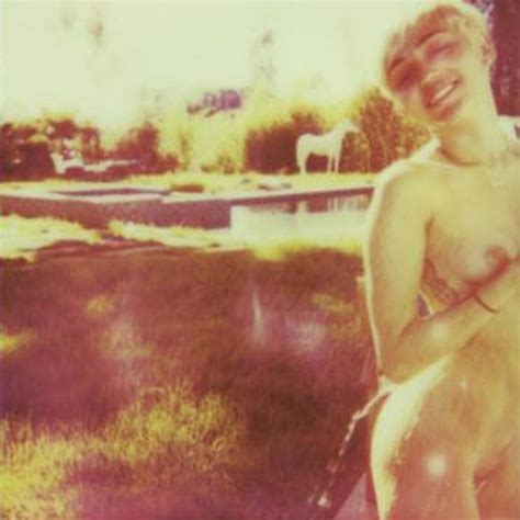 miley cyrus fully nude pic porno photo