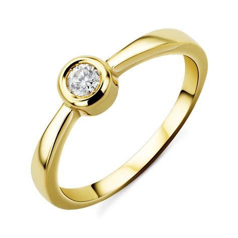 gouden ring met een  diamant lm juwelo sieraden
