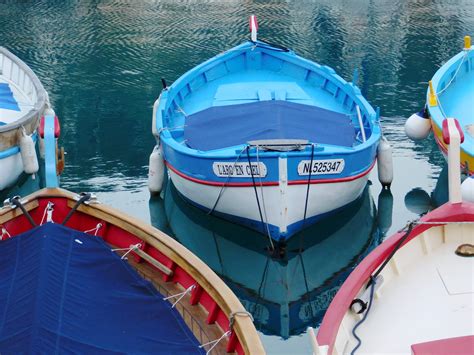 la multi ani romania barci colorate