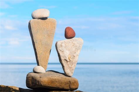 symbolische beeldjes van stenen stock foto image  balancering gelijkwaardigheid