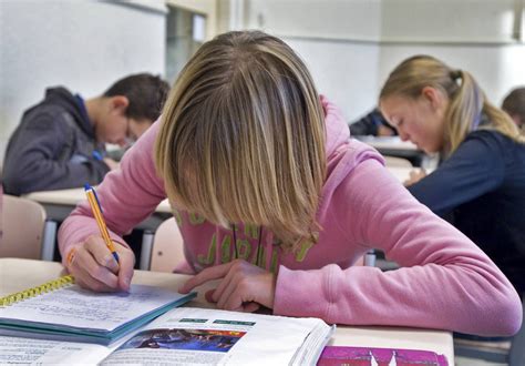laat leerlingen meer schrijven  schoolvak nederlands