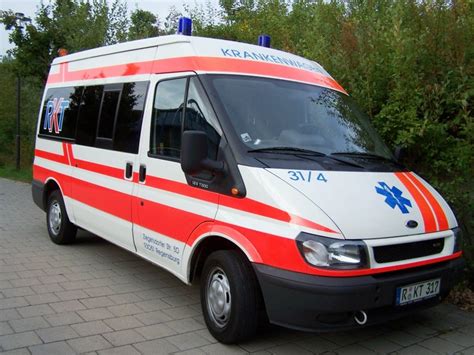 krankenwagen des regensburger rettungsdienstes rkt aufgenommen   fahrzeugbilderde