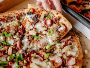 dominos calories australia  lowest calorie pizza choices  pick  wellness nerd