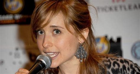 smallville s allison mack involved in high speed car chase after sex cult leader arrested