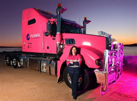 Wanted Female Truck Drivers We Need More Women Driving Big Rigs