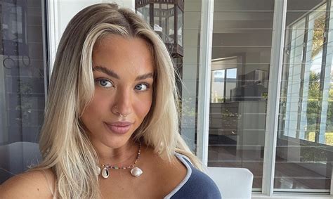Tammy Hembrow Wears Skimpy Outfit In Photos While Giving A View Of Her