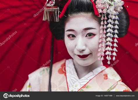 retrato de maiko geisha en gion — fotos de stock © juripozzi 140871088