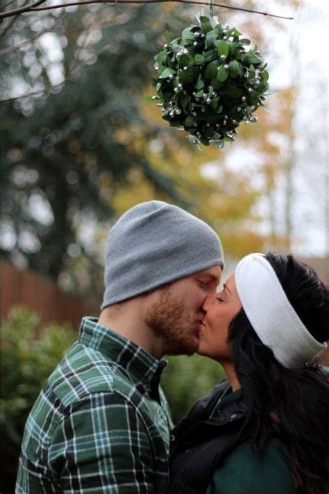 🎄mistletoe kisses christmas mistletoe kiss perfect kiss christmas
