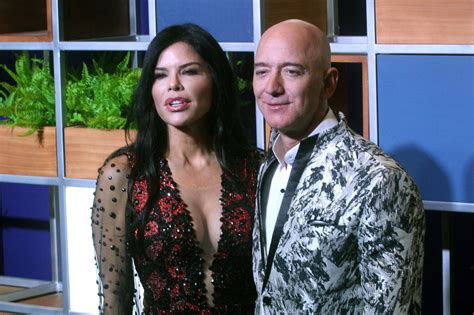 jeff bezos national enquirer  girlfriends brother sues bloomberg
