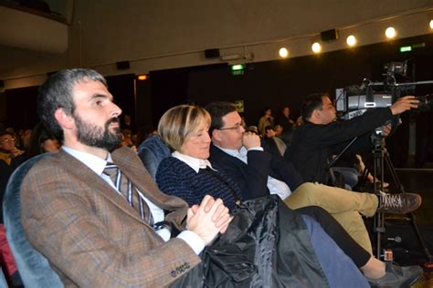 Il Ministro Maria Elena Boschi Al Cinema La Perla Riforme Il Pd Non