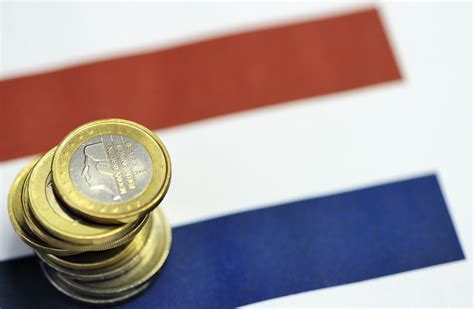 nederlandse economie groeit opnieuw maar wel minder hard nrc