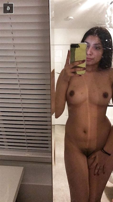 Hot Body Shape Slim Nri Girl Some Nude Selfie – Pakistani