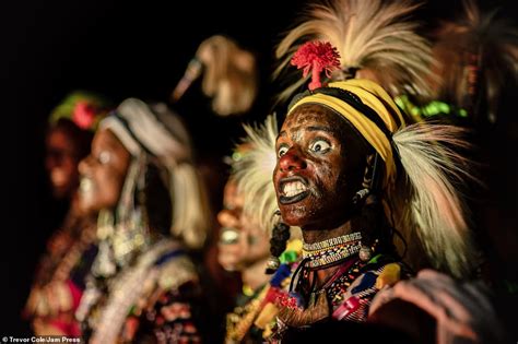 chad s wodaabe tribesmen have beauty pageant to attract wives daily