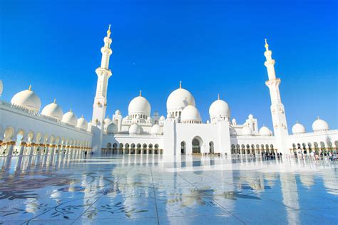 latest travel itineraries  sheikh zayed grand mosque  july