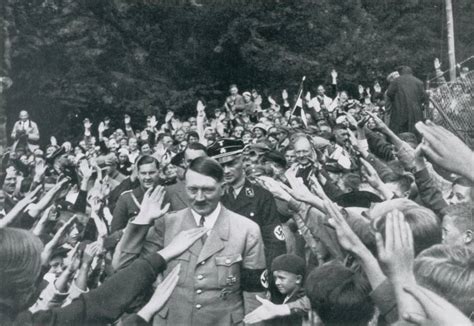 36 chilling photos that explain the nazis rise to power