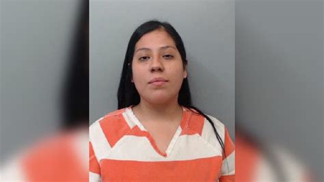 woman accused of stealing clothing from mall