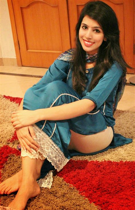 beautiful karachi collage girl saima cute pictures desi girls pinterest collage local
