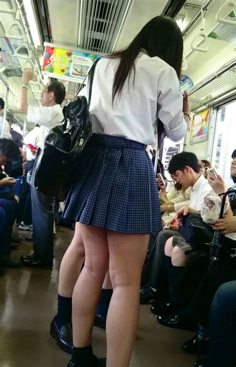 【画像】電車内jkを痴漢するなって言われても。。。 jkちゃんねる 女子高生画像サイト