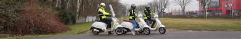 brommer rijbewijs scooter rijbewijs halen op een hippe vespa scooter