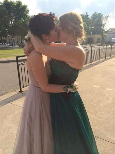 Pin By Bruene Gussie On Lesbian Prom Prom Photos Prom Girl