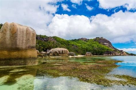 la digue island   picturesque island  seychelles