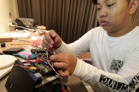 Filipino Teens Showcase Diy Droids In World Robot Games Abs Cbn News