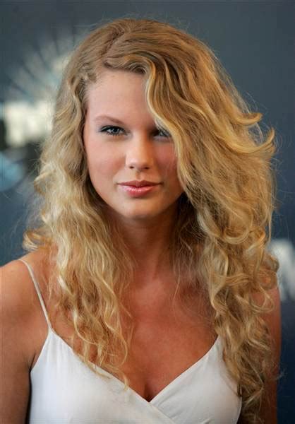 taylor swift is back and her natural curls are causing a