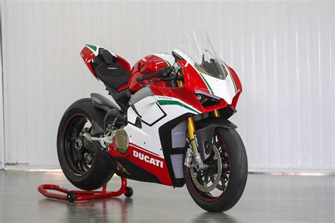 ducati panigale  speciale deliveries   india car blog india