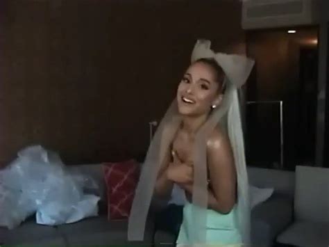 ariana grande topless 7 pics and video thefappening