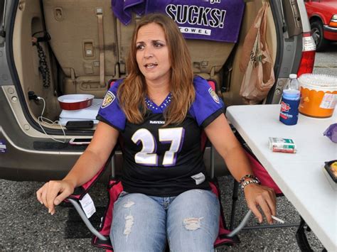Why Some Women Are Still Wearing Ray Rice Jerseys Abc News
