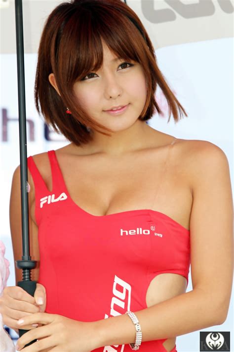 cute asian girl ryu ji hye at cj superrace r3 2012