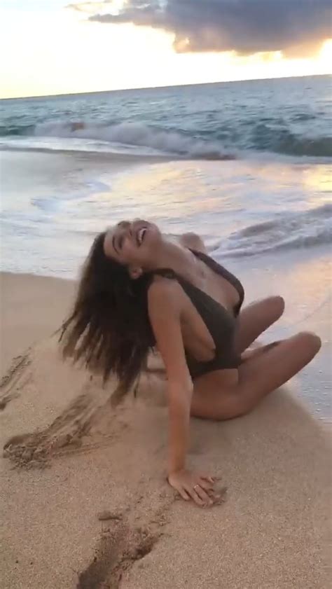 alexis ren beauty booty on a beach thefappening