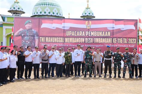 Kalak Bpbd Kapuas Hulu Hadiri Kegiatan Pembukaan Tni Manungal Membangun