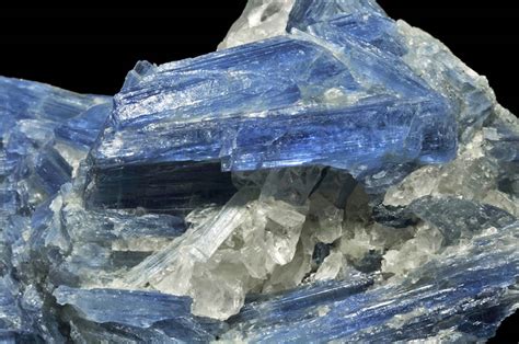 crystal energy healing blog healing properties  blue quartz