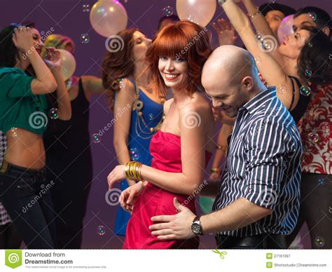 seksowny pary taniec target1060 0 w noc klubie obraz stock obraz