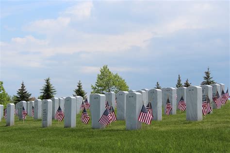 visiting great lakes national cemetery